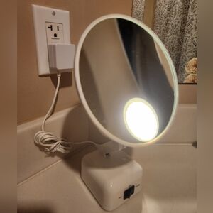 FLOXITE Illuminated Vanity 15x Mirror with Stand